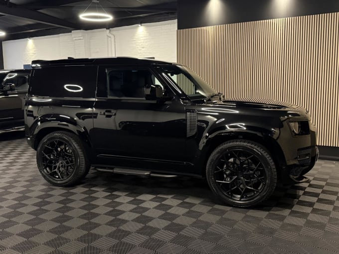 2025 Land Rover Defender 90