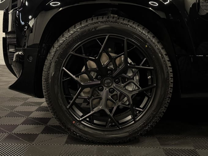 2025 Land Rover Defender 90