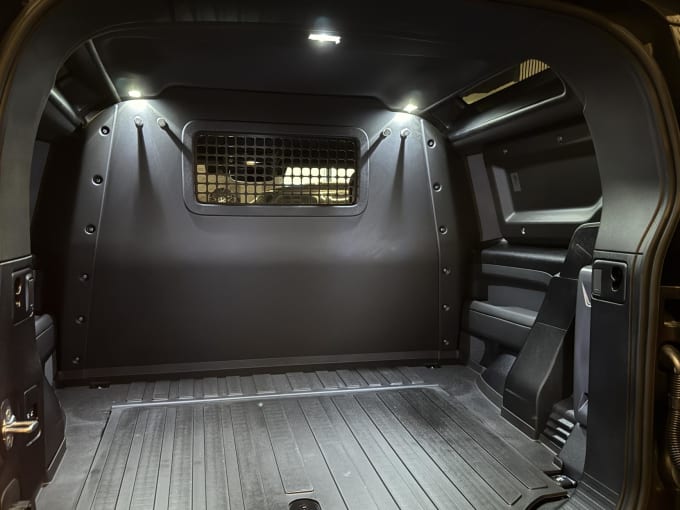2025 Land Rover Defender 90