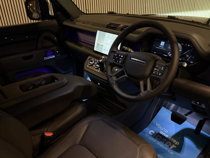 2025 Land Rover Defender 90