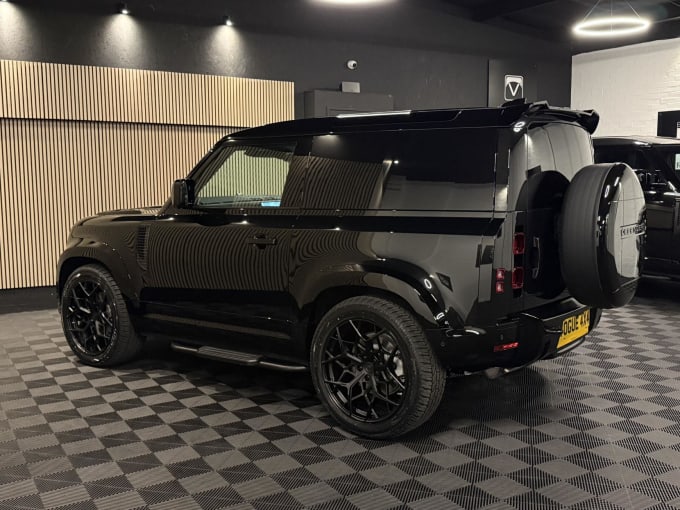 2025 Land Rover Defender 90