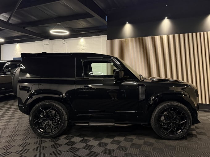 2025 Land Rover Defender 90