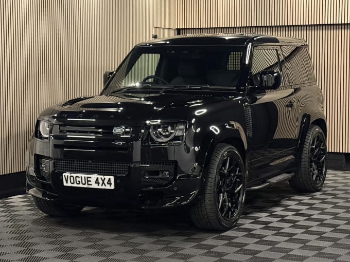 2025 Land Rover Defender 90