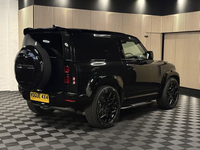 2025 Land Rover Defender 90