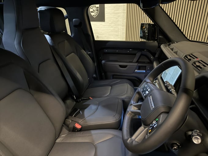 2025 Land Rover Defender 110