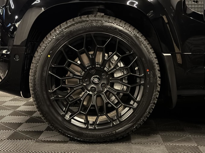 2025 Land Rover Defender 110