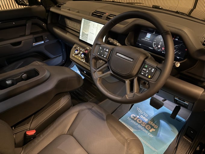2025 Land Rover Defender 110