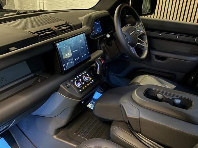 2025 Land Rover Defender 110