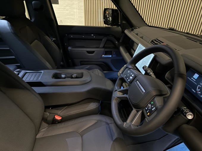 2025 Land Rover Defender 110