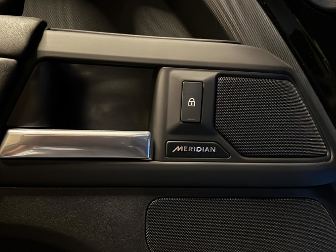 2025 Land Rover Defender 110
