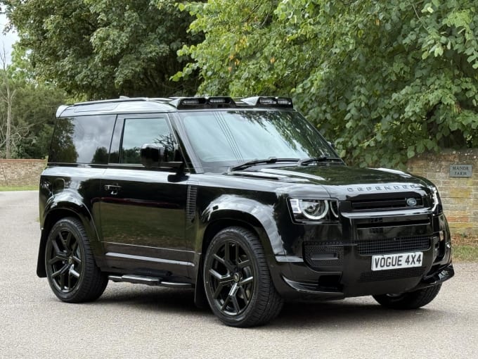 2025 Land Rover Defender 90