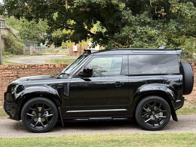2025 Land Rover Defender 90