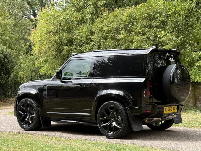 2025 Land Rover Defender 90