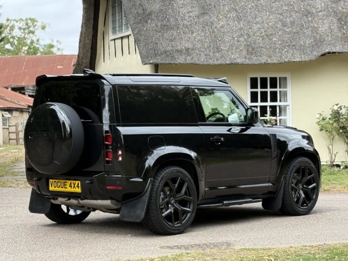 2025 Land Rover Defender 90