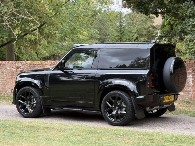 2025 Land Rover Defender 90