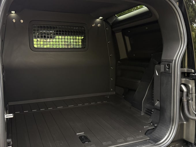 2025 Land Rover Defender 90