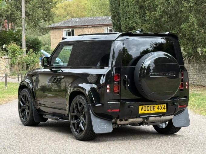 2025 Land Rover Defender 90