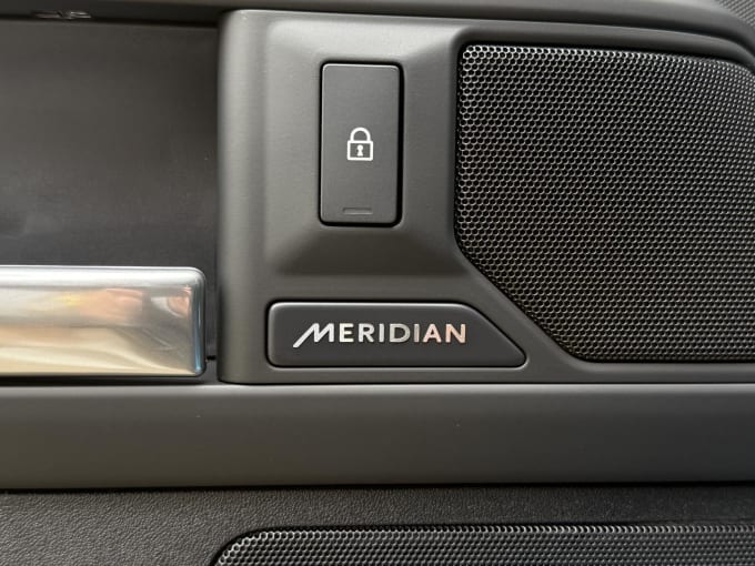 2025 Land Rover Defender 90