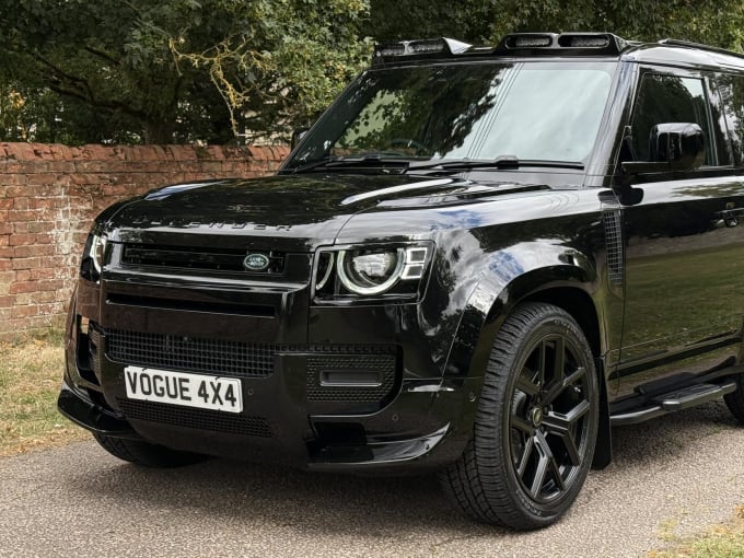 2025 Land Rover Defender 90