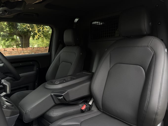 2025 Land Rover Defender 90