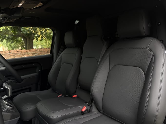 2025 Land Rover Defender 90