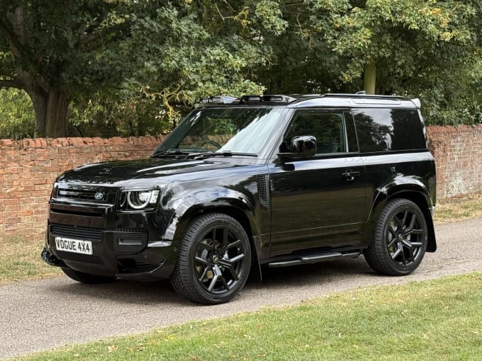 2025 Land Rover Defender 90
