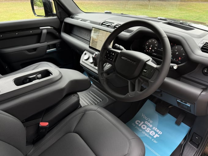 2025 Land Rover Defender 90