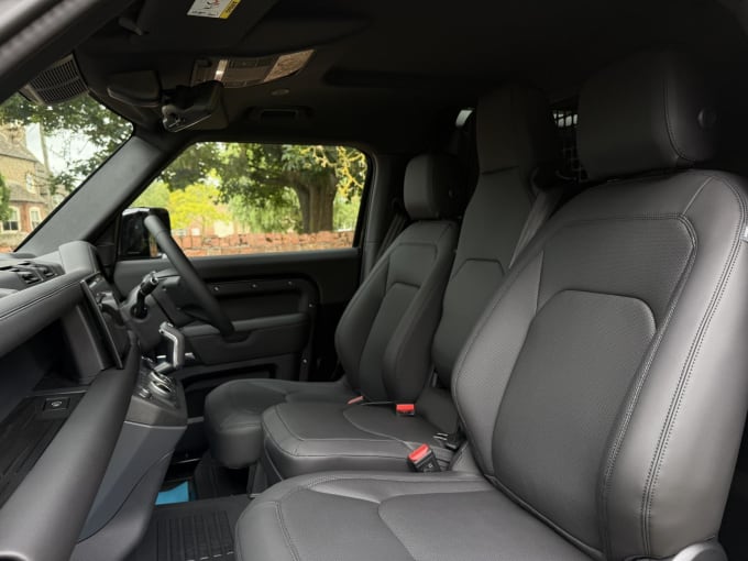 2025 Land Rover Defender 90