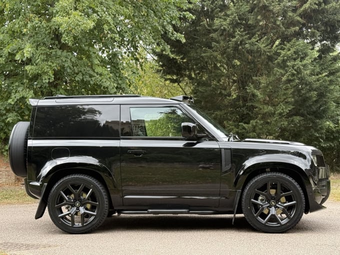 2025 Land Rover Defender 90