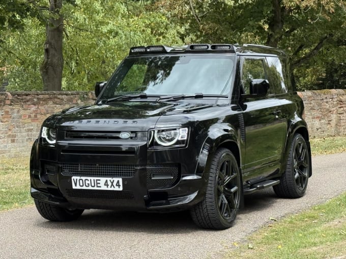2025 Land Rover Defender 90
