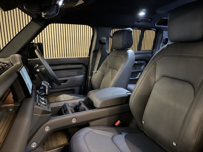 2025 Land Rover Defender 110