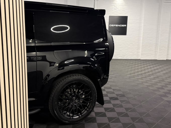 2025 Land Rover Defender 90