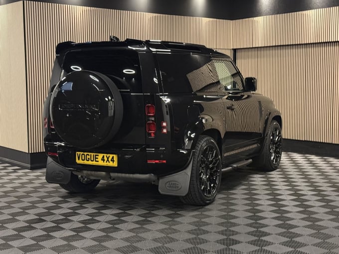 2025 Land Rover Defender 90