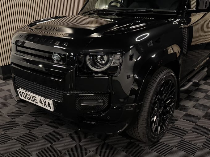 2025 Land Rover Defender 90
