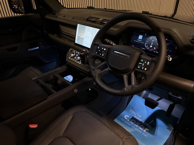 2025 Land Rover Defender 90