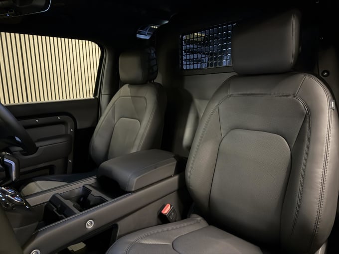 2025 Land Rover Defender 90
