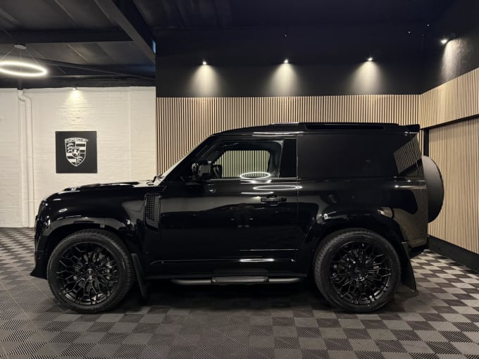 2025 Land Rover Defender 90