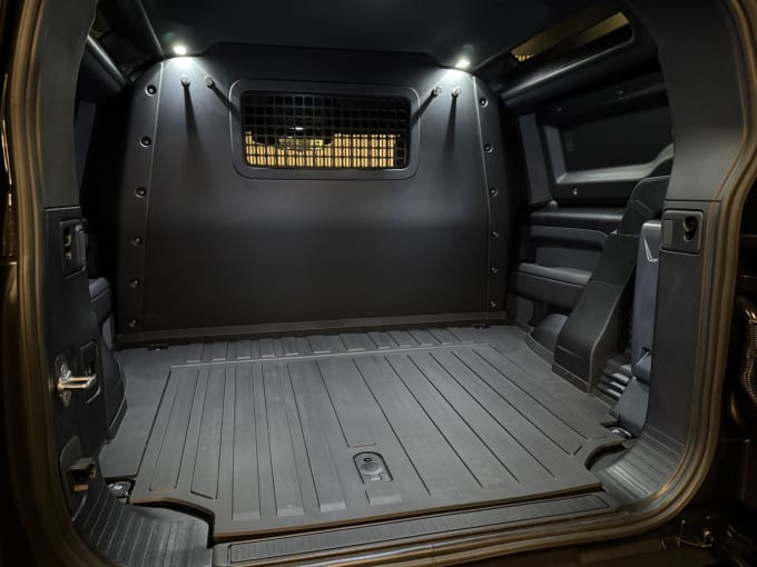 2025 Land Rover Defender 90