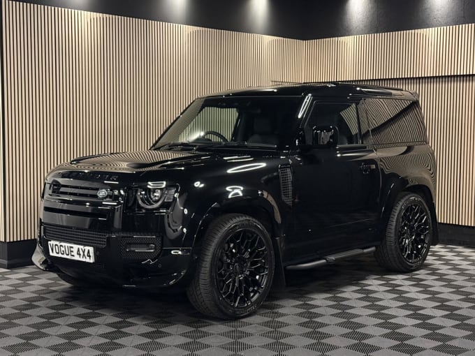 2025 Land Rover Defender 90