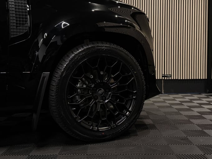 2025 Land Rover Defender 90