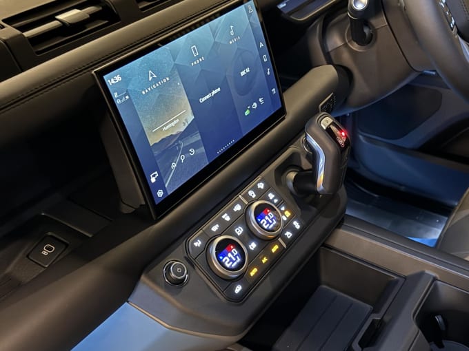 2025 Land Rover Defender 90