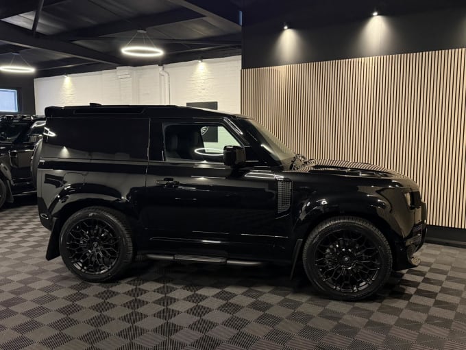 2025 Land Rover Defender 90