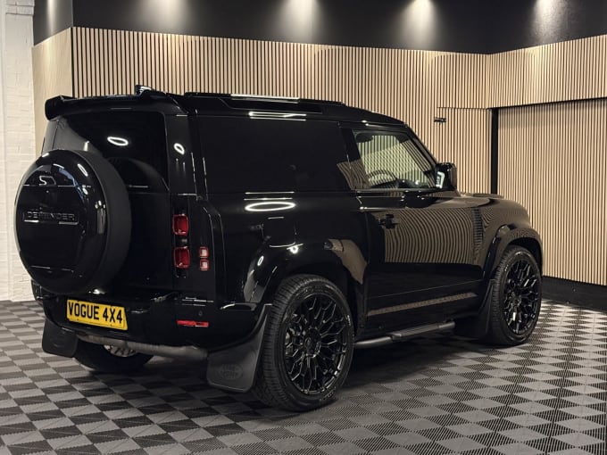 2025 Land Rover Defender 90