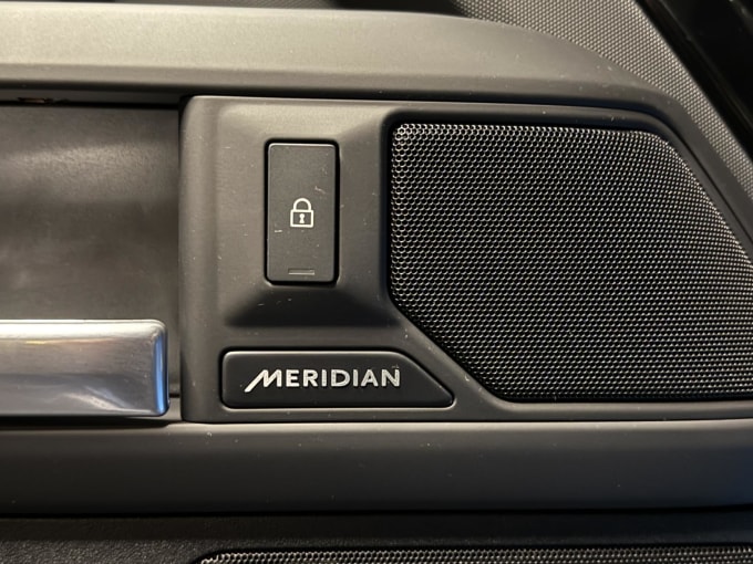 2025 Land Rover Defender 90