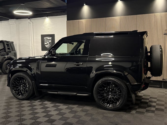 2025 Land Rover Defender 90