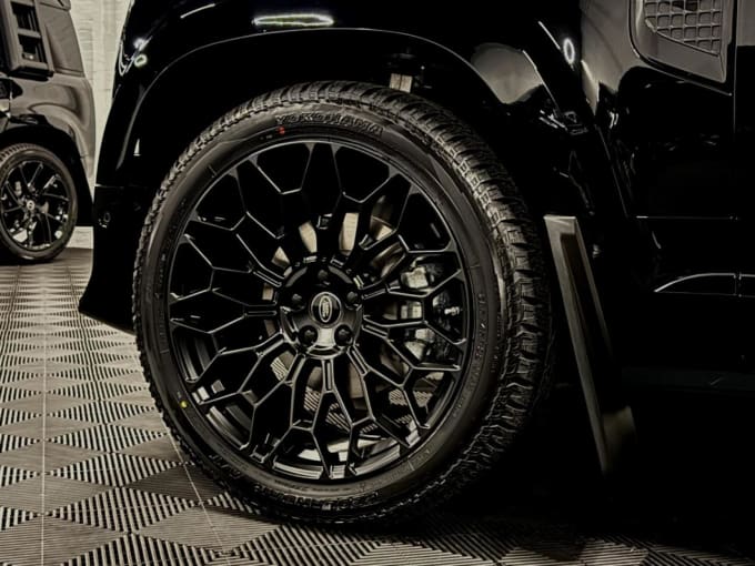 2025 Land Rover Defender 90