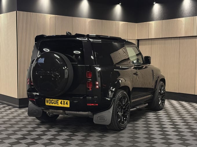 2025 Land Rover Defender 90