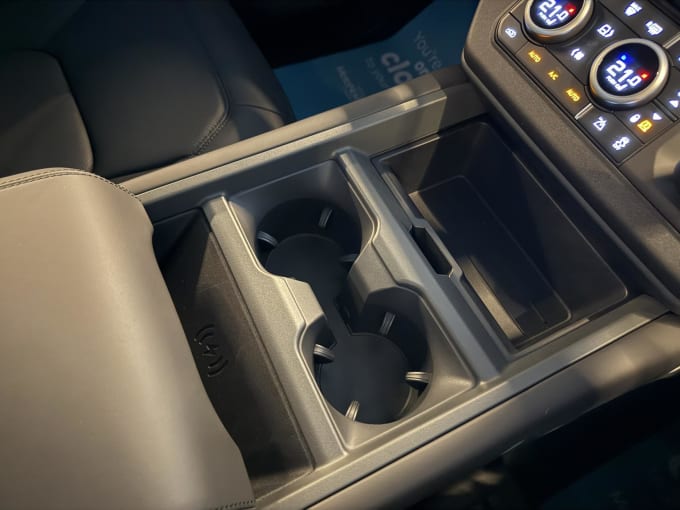 2025 Land Rover Defender 90
