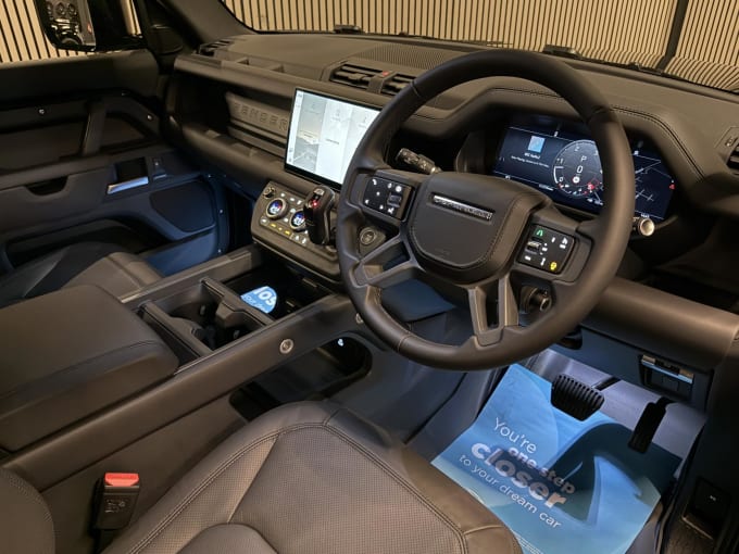 2025 Land Rover Defender 90