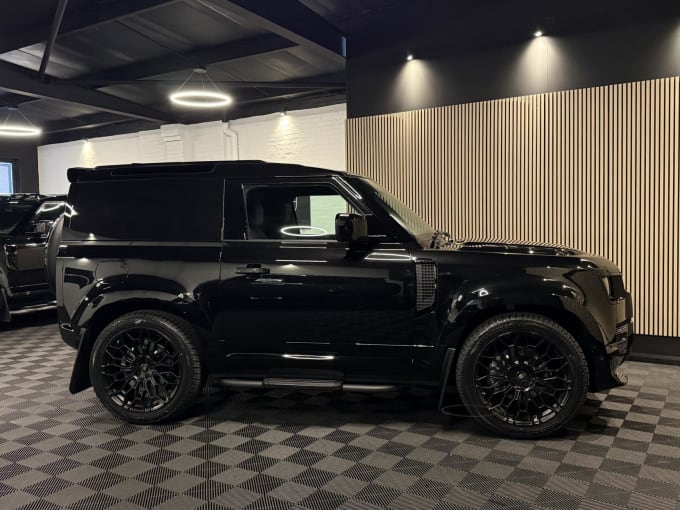 2025 Land Rover Defender 90
